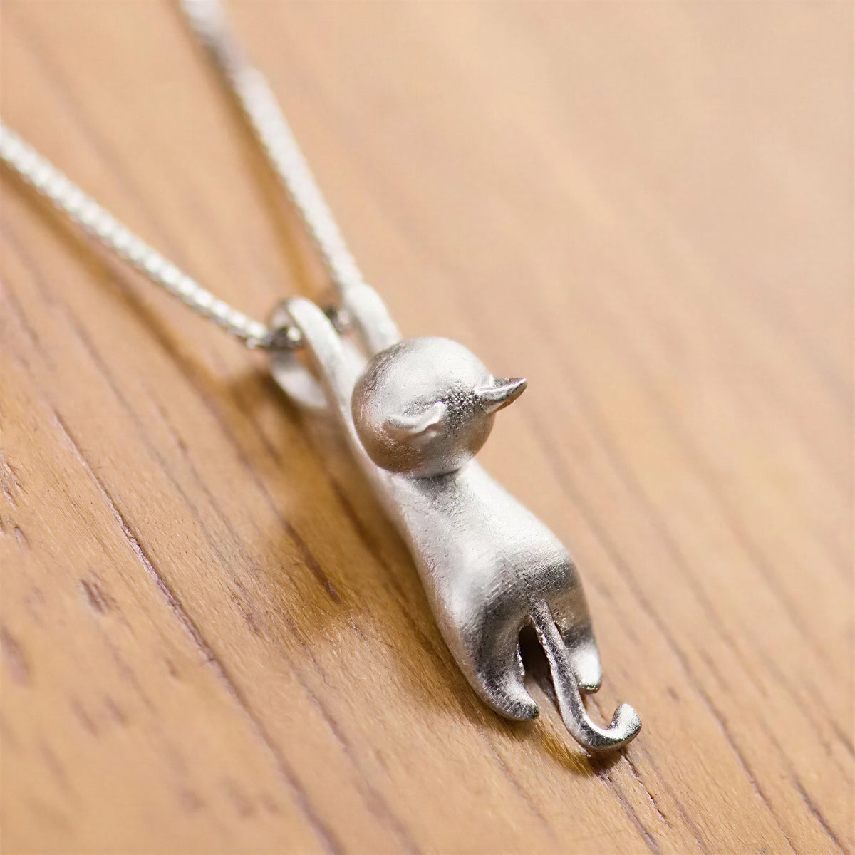 Collier et pendentif de chat de couleur argent - vue 5