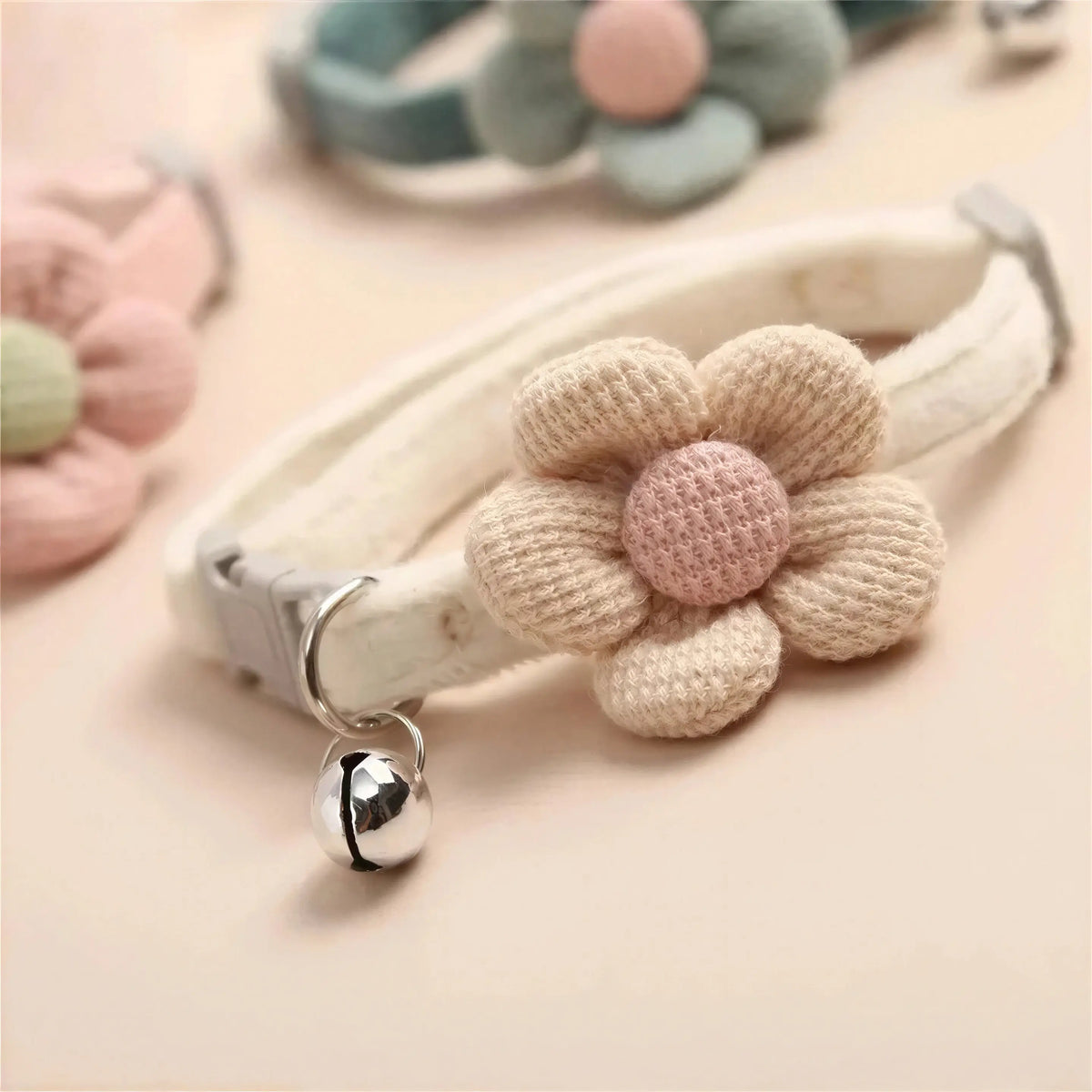 Collier Chat avec Fleur Tricotée et Clochette Pour toi Mon chat
