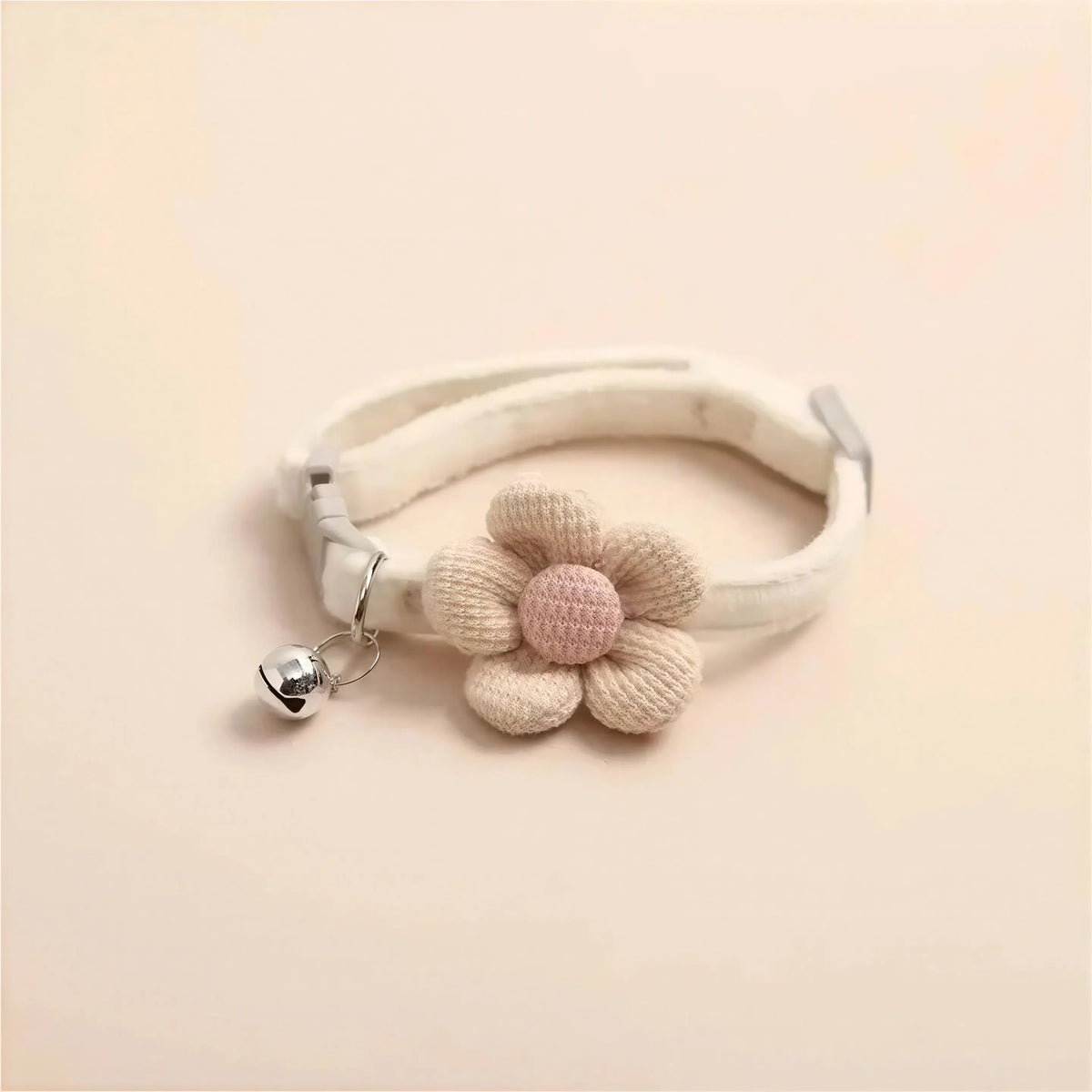 Collier Chat avec Fleur Tricotée et Clochette Pour toi Mon chat