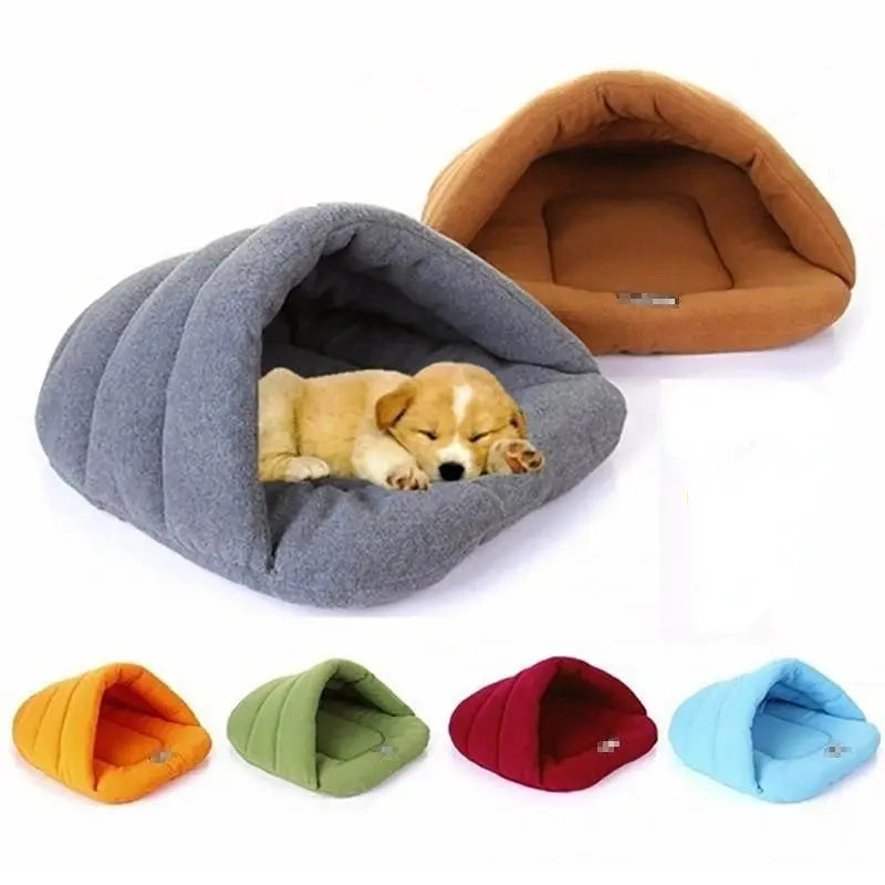 Pet Dog Cave Bed Thick Fleece Warm Soft Slipper Shape Beds for Puppy Cats Tent Sleeping Mats Winter Pets Indoor Triangle Nest Pour toi Mon chat